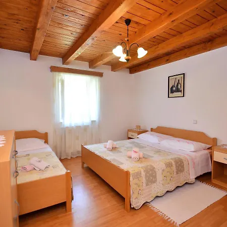 Holiday Home Lorena * Tinjan
